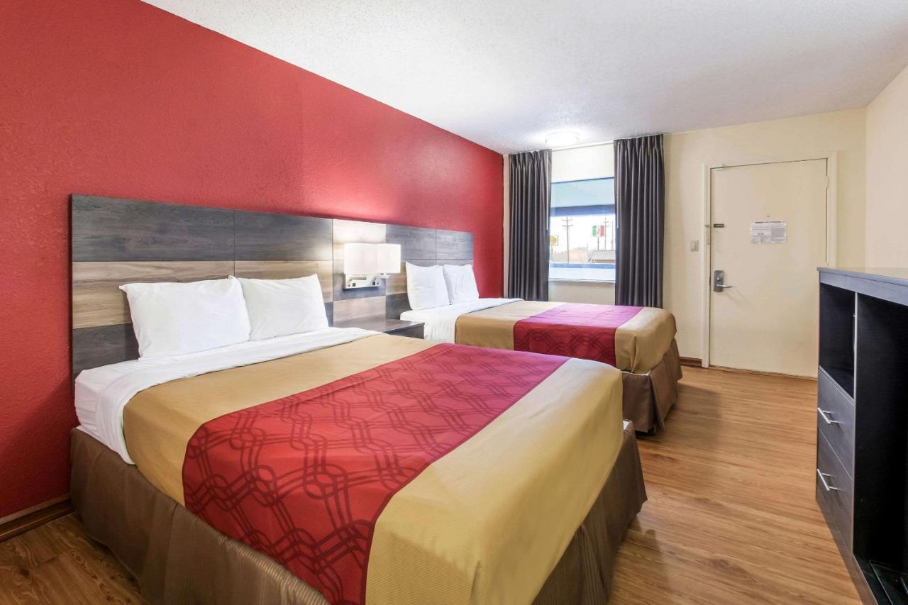 Econo Lodge *
